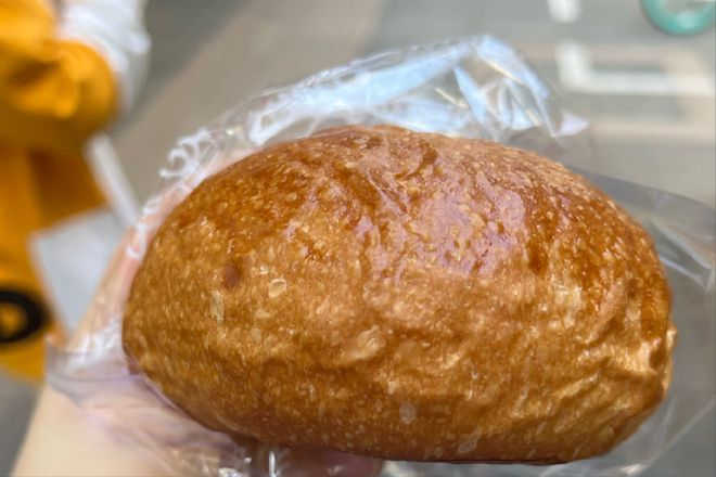 武汉街头现 2 元面包店，低价背后的秘密你知道吗？