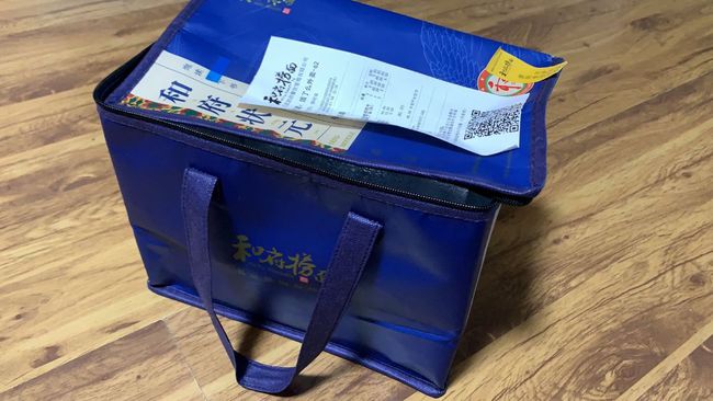 外卖包装费乱象：商家过度打包赚取高额费用引争议